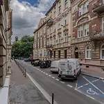 Parkside Fresh Apartments - Old Town Guesthouse - By Upstairs